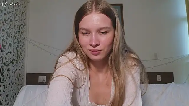 Adorielle webcam