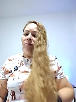SluttyMilf79 webcam
