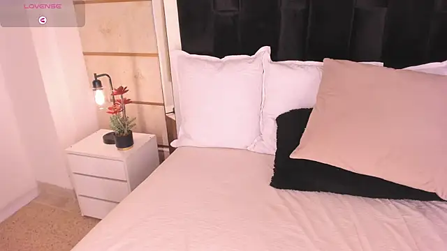 Crystal_Rose__ webcam