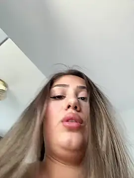 VivianneViolet webcam