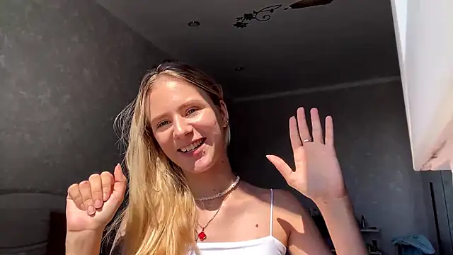 SashaSunnyShy webcam