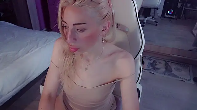 AnnieGOld_ webcam