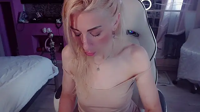 AnnieGOld_ webcam