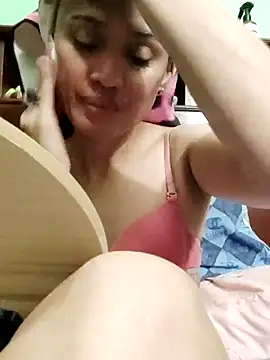 QueenSoreal live cam on StripChat