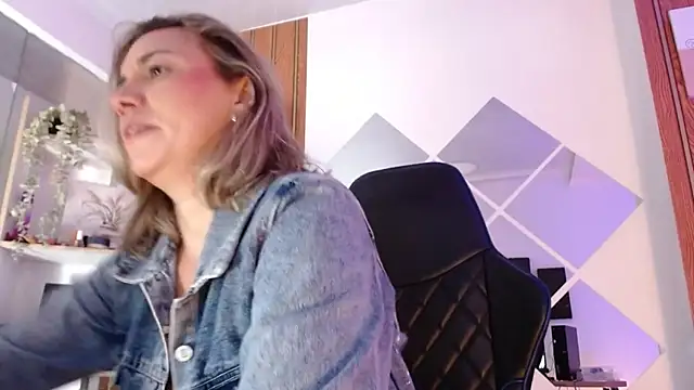 milfsecret69 webcam