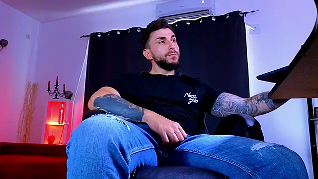 MightyAaron66 webcam