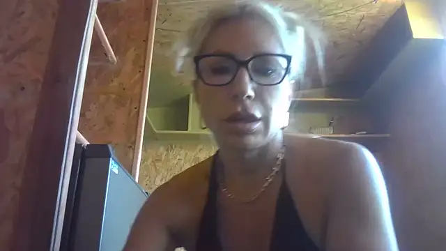 fox_red_lady7 webcam