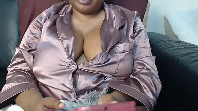 BustyNina41 webcam