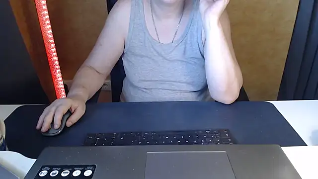 SweetPhoenix76 webcam