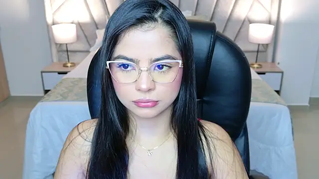 Layla_Breezee webcam