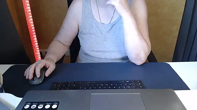 SweetPhoenix76 webcam