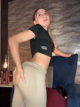 Mia_Luxor webcam