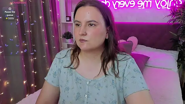 FeralPeach webcam