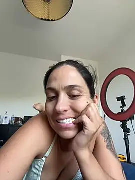 LaPetiteKim webcam