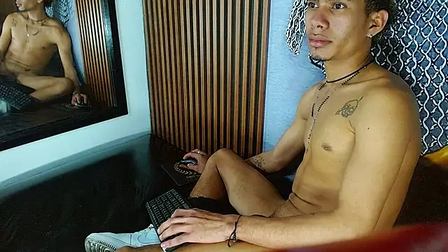 Skinny_cute_Alyer webcam
