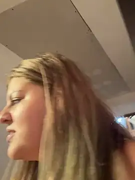 Velvetshadow_48 webcam
