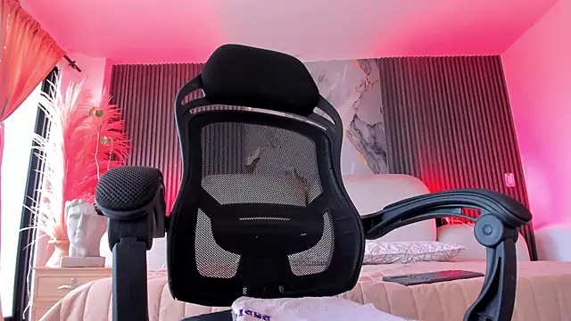 CarolineFyre webcam