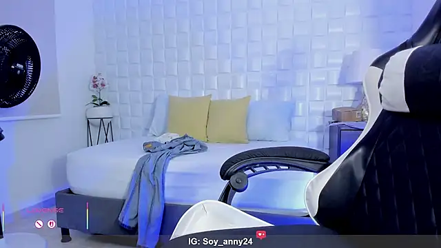 anny_rouse24 live cam on StripChat