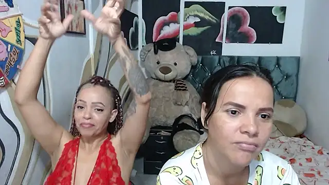 manzanahot9 live cam on StripChat