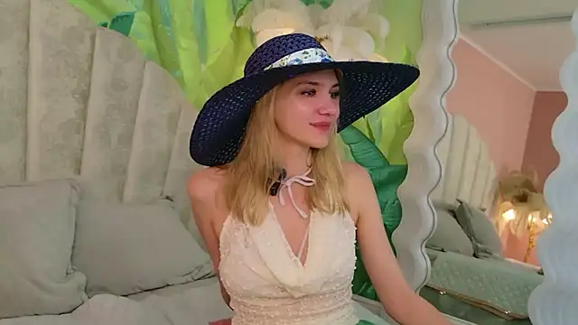 4example_Chloe webcam