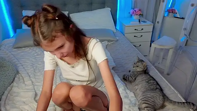 Little__Lunaa webcam