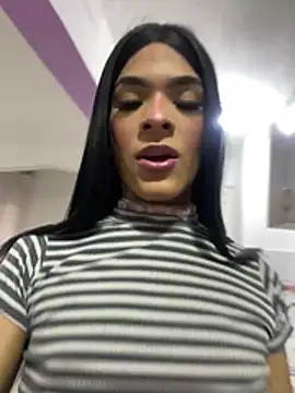 Amira_Ember webcam