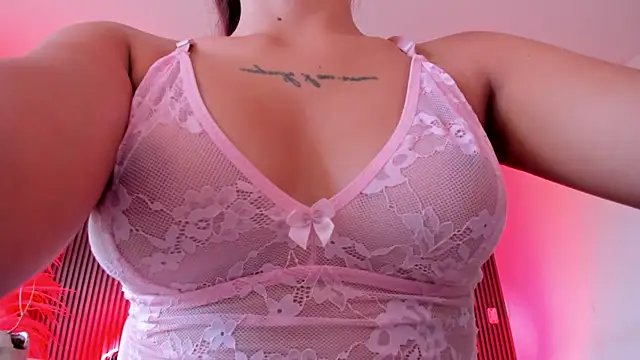CarolineFyre webcam