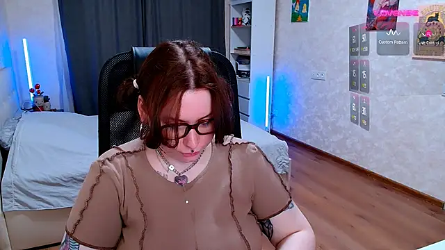 ur_geekgirl webcam
