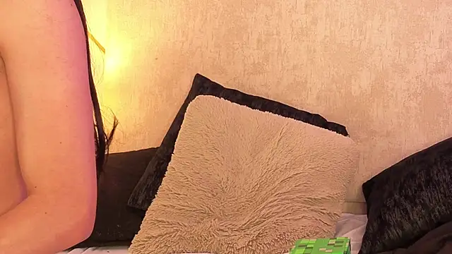 Nioki_ Live Web Cam Show