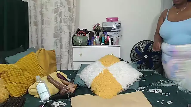 GaggingQueenxx webcam