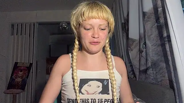 FreedaDeloach webcam