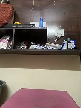 LuxeAura live cam on StripChat