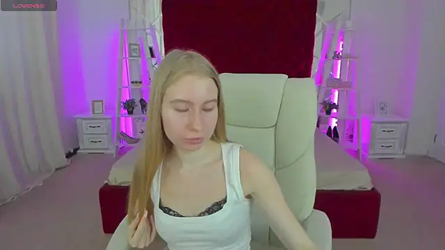 Alina_Blonde webcam