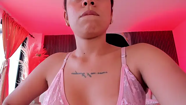 CarolineFyre webcam
