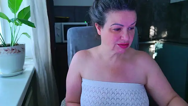 mishamilf - MishaMILF's free webcam - UK Sex Cams