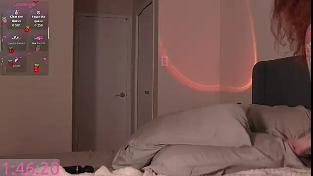 Strawberryfoxx webcam