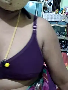 yoursweety09 live cam on StripChat