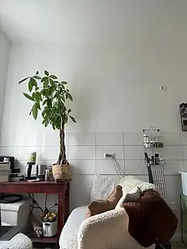 SkinnyLilly live cam on StripChat