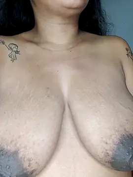 chalohott live cam on StripChat