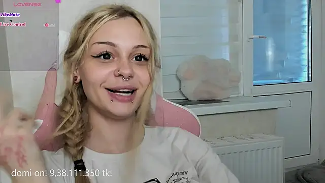 MelonyEmo webcam