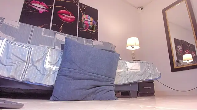 Yiovanna webcam
