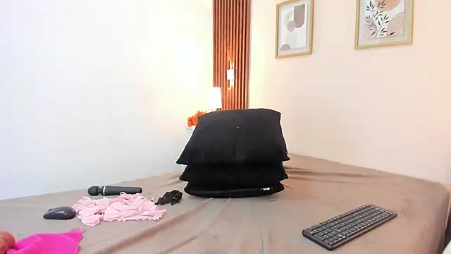 Chloebrunnie webcam