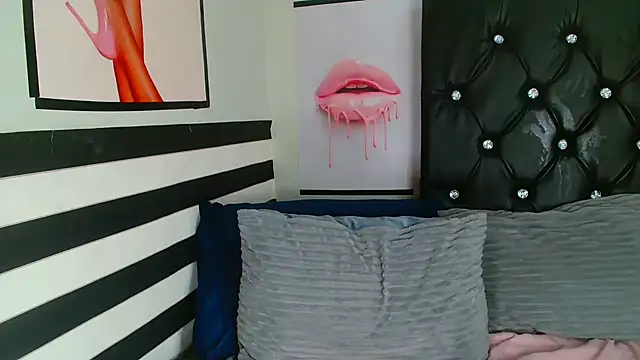 MahoganyEnchanted webcam