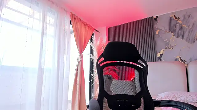 CarolineFyre webcam