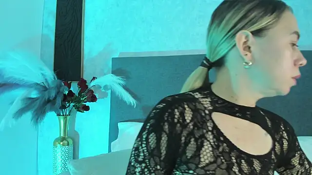 Roxxyfiore big booty dildo cam