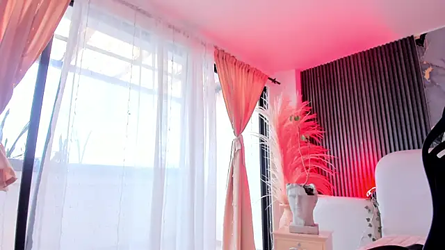 CarolineFyre webcam