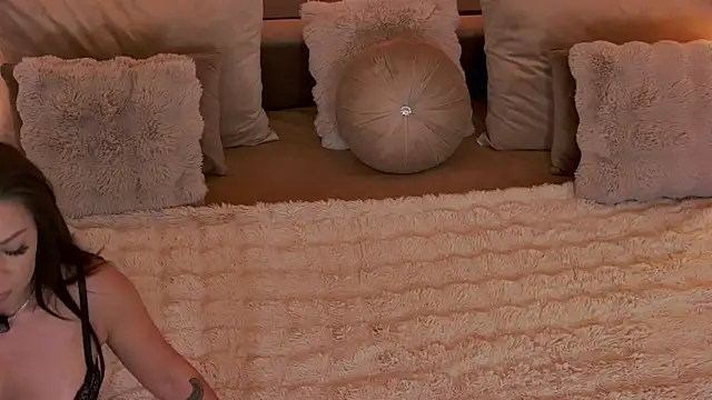 RubyLuxee oiled ass cam girl