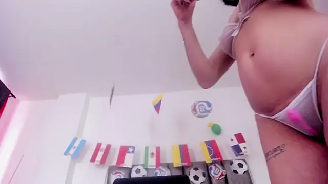 sarahhernandez smoking webcam show