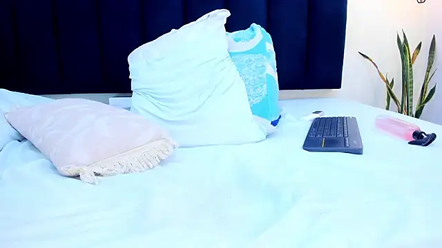 mayaevansmg live oil cam