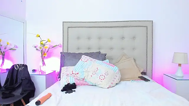 Paulynavera tease cam to cam show